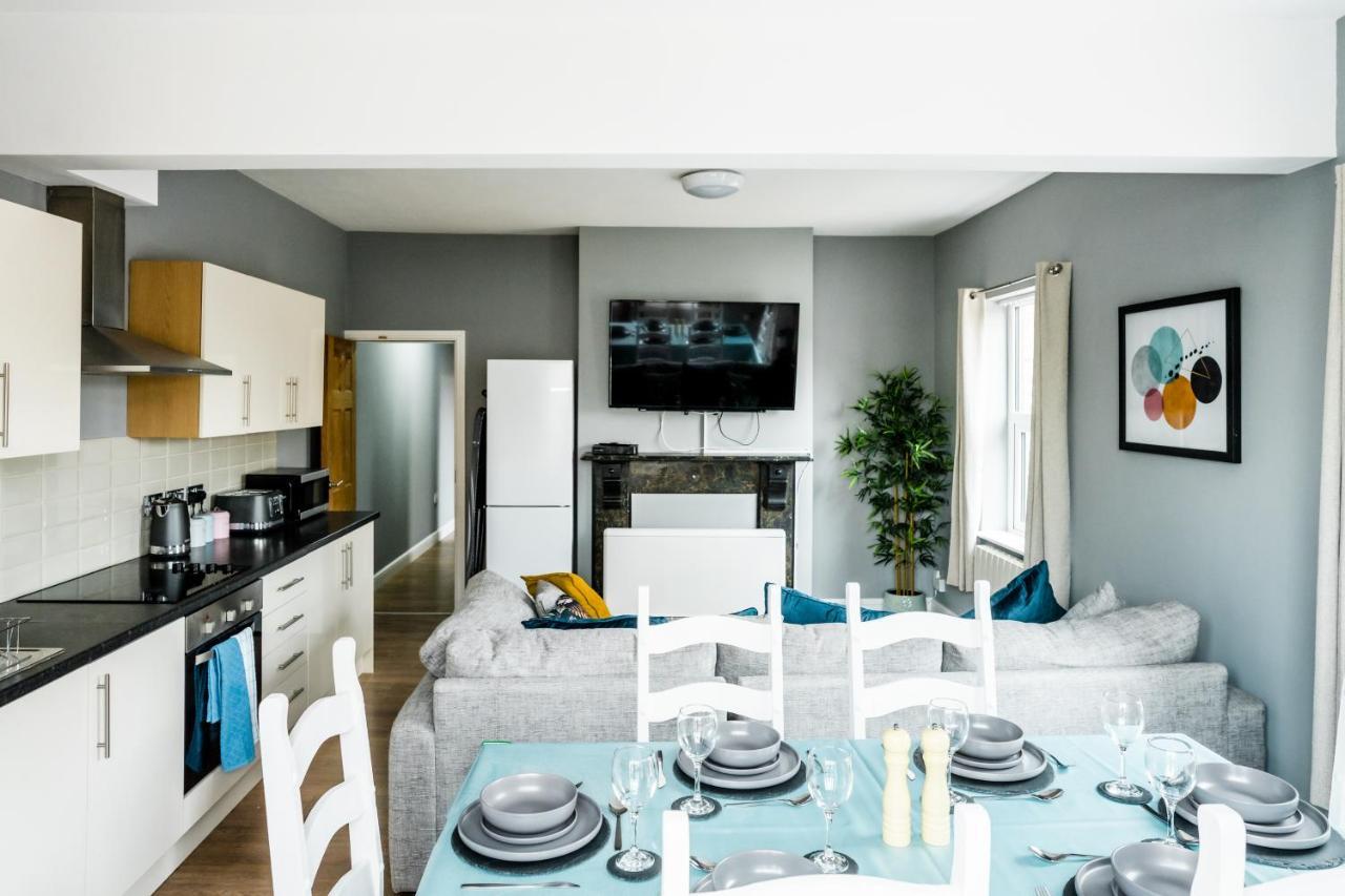 Holiday home Harrow Road Central+parking *