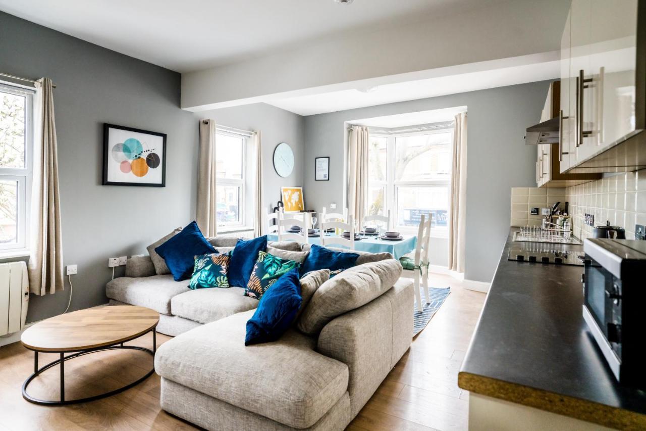 Holiday home Harrow Road Central+parking *
