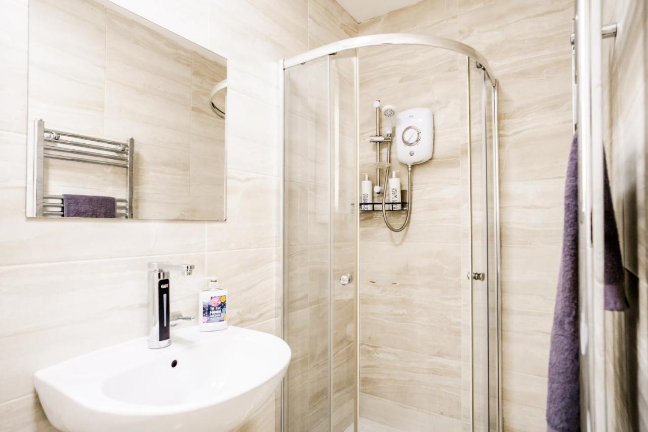 Harrow Road Central+parking Holiday home